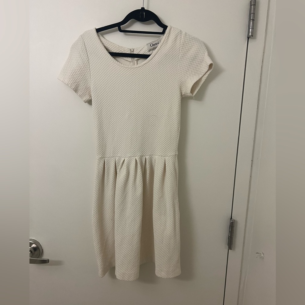 Ganni white mini dress, great for early fall looks. Size S. Worn a few times.